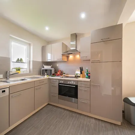 Kari * هاسلفيلد