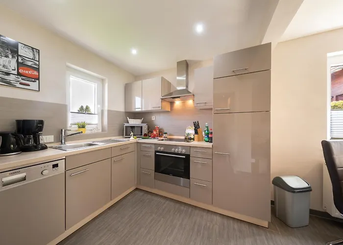 Kari * هاسلفيلد